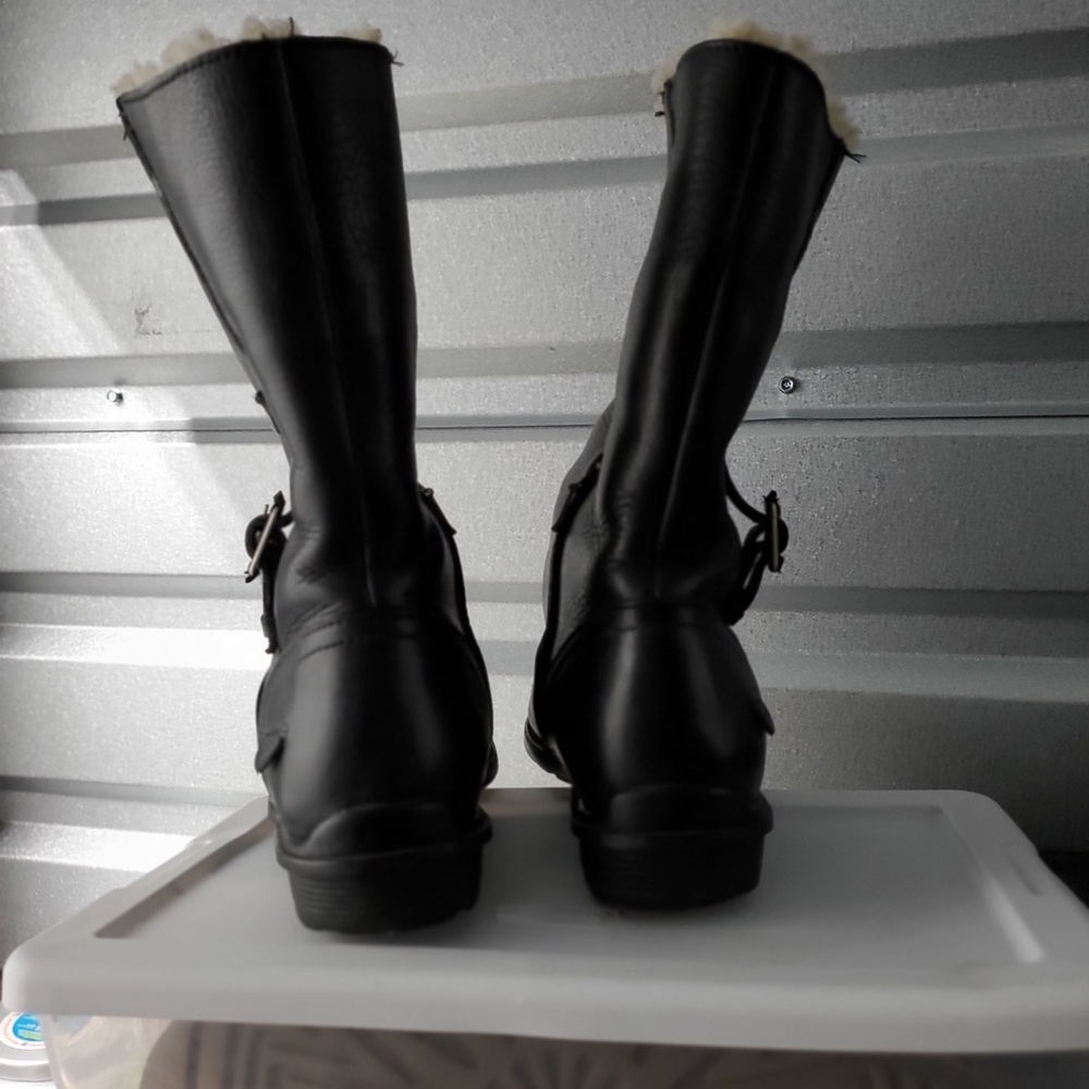 UGG - Picture 2 of 5
